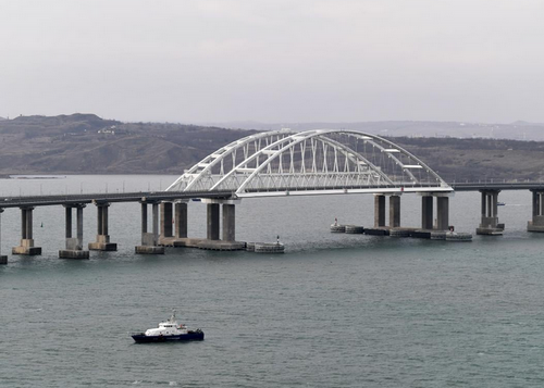 Чи є шанси зруйнувати Кримський міст: військовий розглянув несподіваний варіант